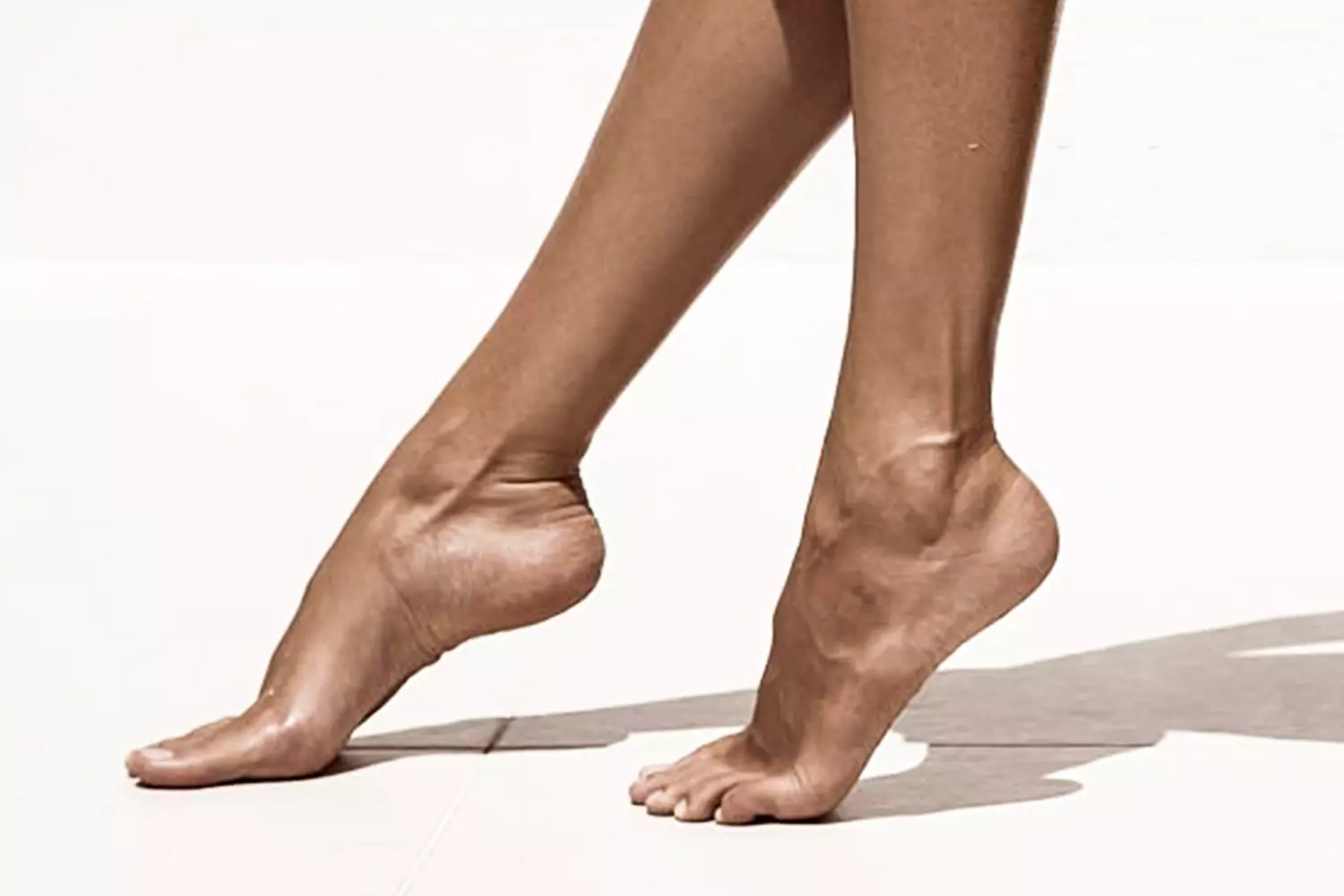 how-to-get-spray-tan-off-bottom-of-feet